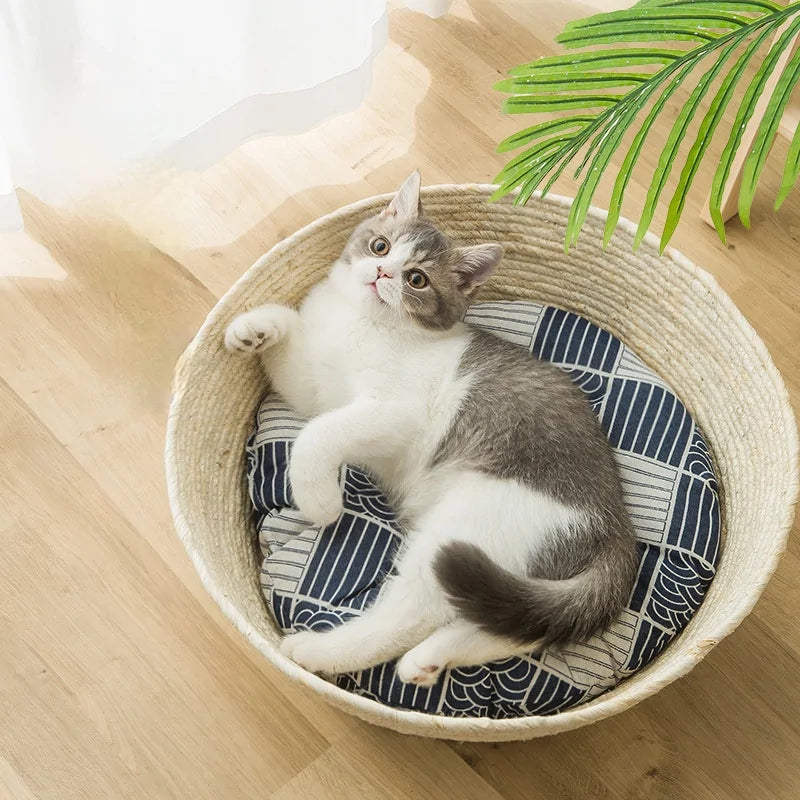 Cozy Corn Husk Straw Bed: Soft & Natural Comfort for Small Pets