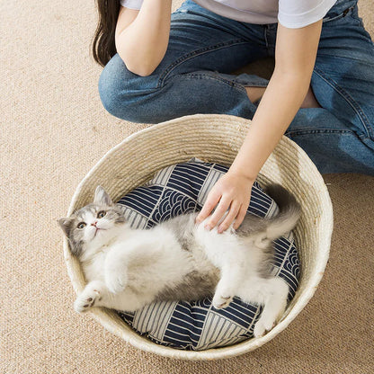 Cozy Corn Husk Straw Bed: Soft & Natural Comfort for Small Pets